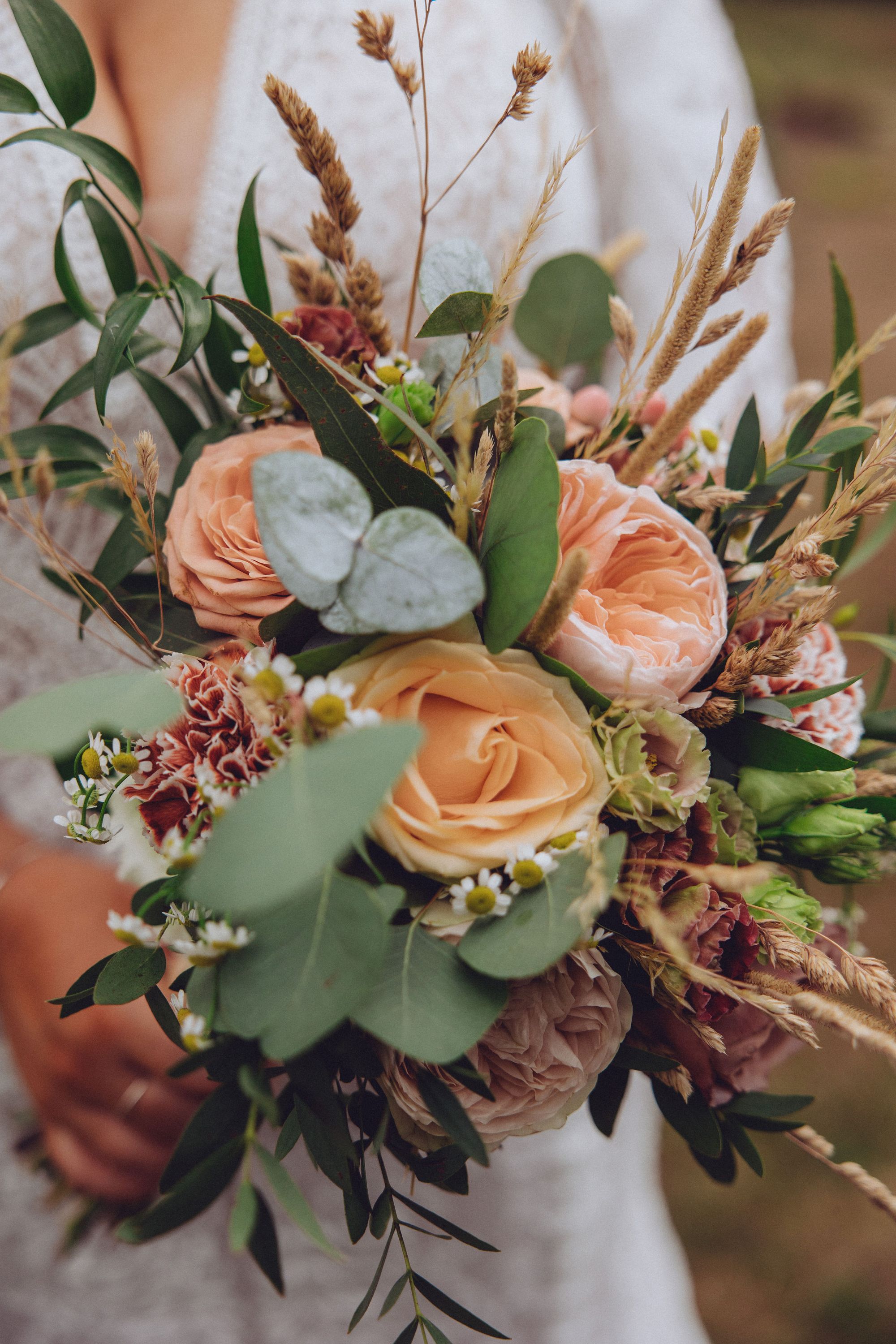 Nor's beautiful bridal bouquet with mixture of roses and greenery by Lovell Floristry. Photo thanks to Fordtography.