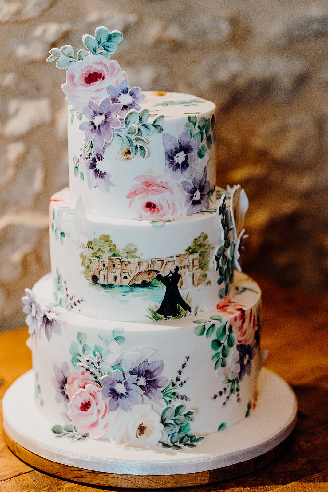 The most beautiful hand painted 3 tier wedding cake with Blenheim Palace bridge and lake with a couple dancing silhouetted. Incredible cake by Nevie Pie Cakes, photo thanks to Sam and Steve Photography. 